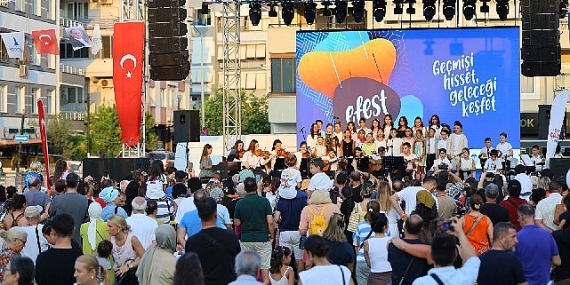 EFEST 2025 renkli görüntülerle başladı