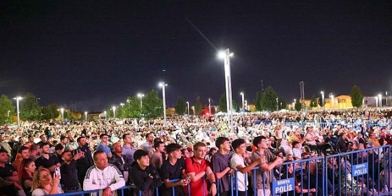 Ferdi Tayfur Şarkıları Bu Kez Açık Havada Binlerce Sanatseverle Buluştu