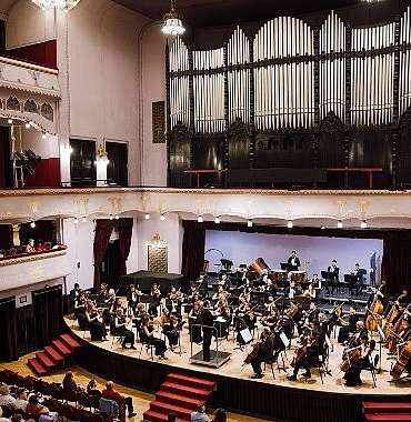 george-enescu-festivaline-davet-edilen-ilk-turk-orkestrasi-idso-alkislarla-yurda-dondu.jpg