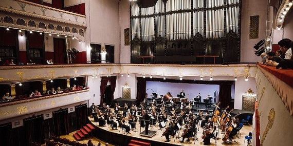 George Enescu Festivali’ne davet edilen ilk Türk orkestrası İDSO alkışlarla yurda döndü