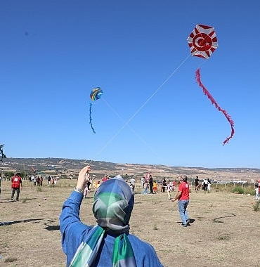 inegol-semalari-ucurtmalarla-renklendi.jpg