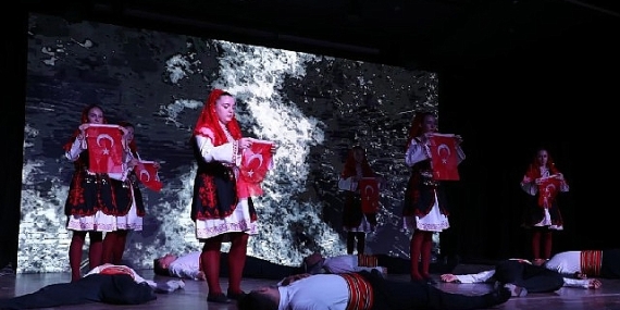 İnegöl’ün Kurtuluşunun 103 Yıllık Hikayesi Sahnede Sergilendi
