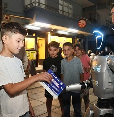 insansi-robot-canik-sokaklarinda.jpg
