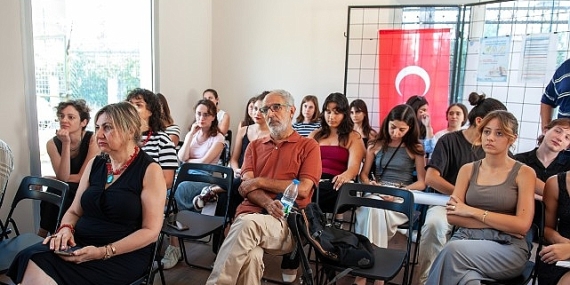 Karşıyaka’da genç tasarımcıların eserleri Galeri Alt’ta sergileniyor