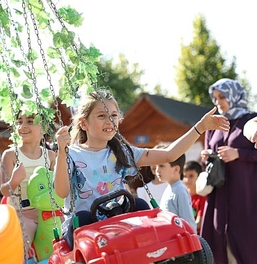 kucukcekmecede-90lar-konseptli-yaza-veda-festivali-buyuk-ilgi-gordu.jpg