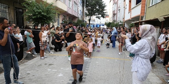 Küçükçekmece’de Binlerce Çocuk ‘Sokakta Oyun Var’ ile Yaz Tatilinin Tadını Çıkarttı