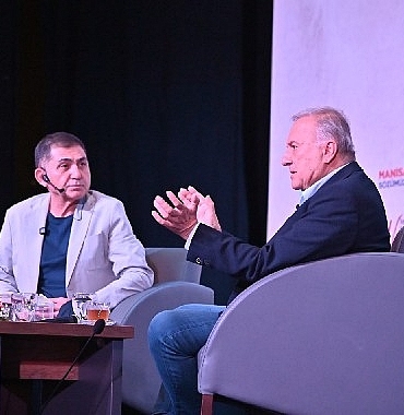 murathan-mungan-manisada-sanatseverlerle-bulustu.jpg