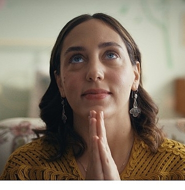 netflix-gupse-ozayin-kaleminden-cikan-platonik-mavi-dolunay-otelin-yeni-fragmanini-paylasti.jpg