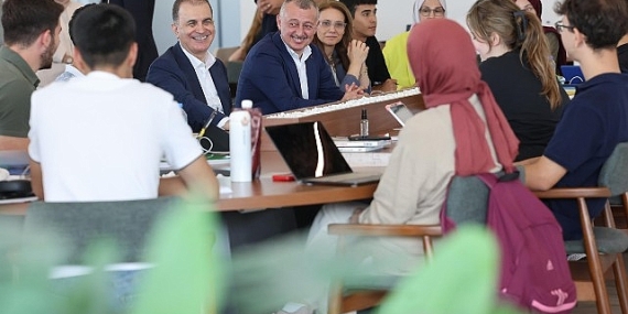Ömer Çelik, Taze’ye gitti Milli İrade’yi çok beğendi