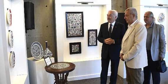 Osmangazi’de “Emeklilikten Bugüne Çini Sergisi” açıldı