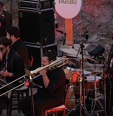 paribunun-besinci-kez-ana-sponsoru-oldugu-bozcaada-caz-festivali-sona-erdi.jpg
