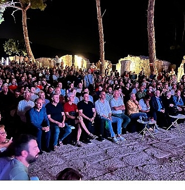 phaselis-festivalinde-samida-sahne-aldi.jpg
