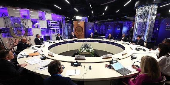 Rusya Devlet Başkanı Vladimir Putin Atom Müzesi’ni ziyaret etti