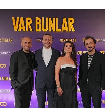 var-bunlar-dizisinin-3-sezon-lansmani-gerceklesti.jpg