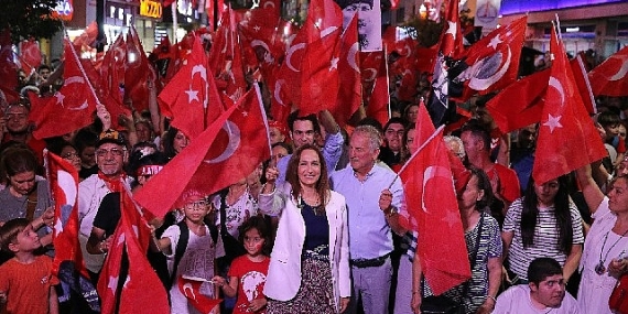 Yılmaz Özdil ve Korcan Karar Karşıyaka’da!