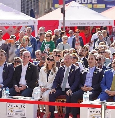 20ncisi-duzenlenen-uluslararasi-zeytin-hasat-ve-turizm-festivali-kortej-yuruyusuyle-basladi.jpg