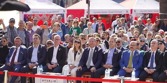 20’ncisi düzenlenen Uluslararası Zeytin Hasat ve Turizm Festivali, kortej yürüyüşüyle başladı.