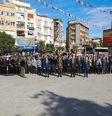 29-ekim-cumhuriyet-bayrami-celenk-toreni-yapildi.jpg