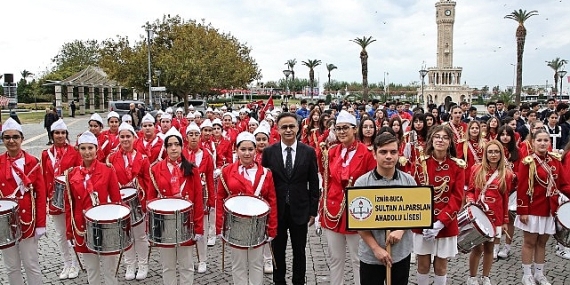 29 Ekim Cumhuriyet Bayramı Etkinlikleri, İzmir’de Büyük Bir Coşkuyla Devam Ediyor