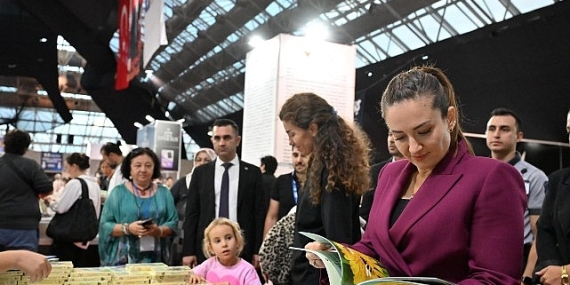 Ahmet Ümit Antalya Kitap Fuarı’nda okurlarıyla buluştu