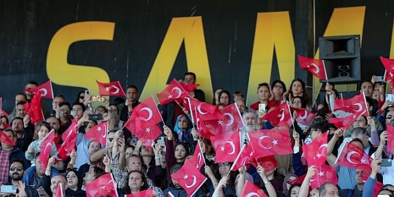 Aliağa Atatürk Stadyumu’nda Cumhuriyet Coşkusu