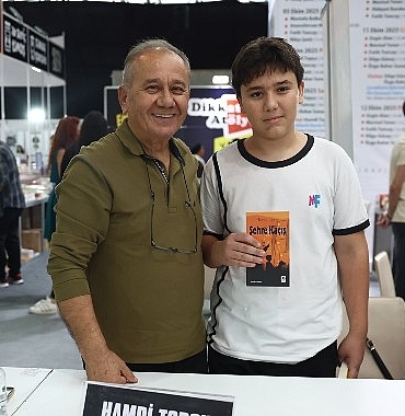 antalya-kitap-fuarina-ogrencilerden-yogun-ilgi.jpg