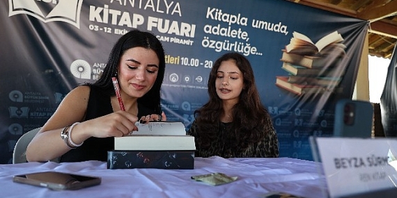 Antalya Kitap Fuarı’nda hafta sonu yoğunluğu yaşandı 