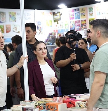antalyalilardan-15-antalya-kitap-fuarina-yogun-ilgi.jpg