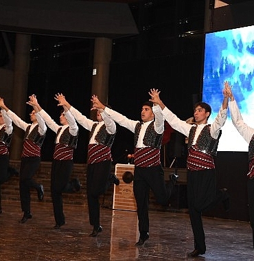 ataturkun-bursaya-gelisinin-103uncu-yil-donumu-osmangazide-muhtesem-gosteriyle-kutlandi.jpg