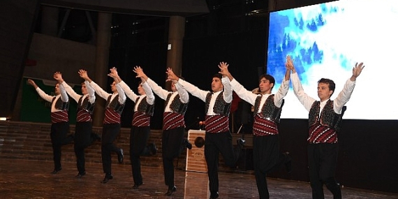 Atatürk’ün Bursa’ya gelişinin 103’üncü yıl dönümü Osmangazi’de muhteşem gösteriyle kutlandı