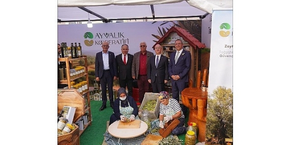 Ayvalık’ta Zeytin ve Zeytinyağı Büyük Festival Pazarı Açıldı.