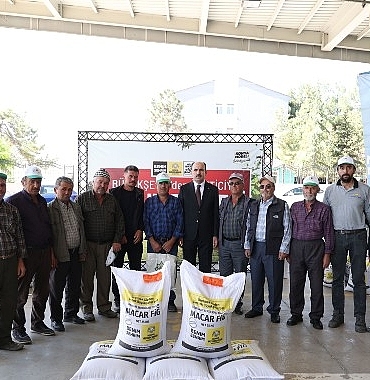 baskan-altay-hayvancilik-yapan-ciftcimize-bu-yil-80-ton-macar-figi-destegi-yapiyoruz.jpg