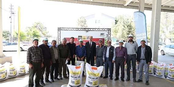 Başkan Altay: “Hayvancılık Yapan Çiftçimize Bu Yıl 80 Ton Macar Fiği Desteği Yapıyoruz”