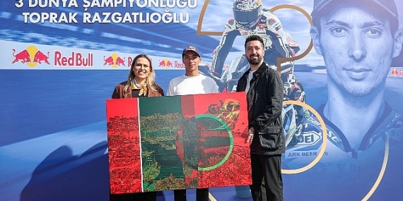 Castrol’den Sanat ve Sporu Buluşturan Eser:   Devrim & Renk Erbil’den Toprak Razgatlıoğlu’na “Işığın ve Rengin Yolculuğu”