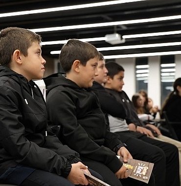 cocuk-kitap-yazarlari-cocuklarinizi-prizden-cekin-dedi-ve-ekledi-teknoloji-degil-hayal-buyutur.jpg