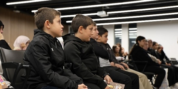 Çocuk kitap yazarları, “Çocuklarınızı prizden çekin” dedi ve ekledi;  “Teknoloji değil, hayal büyütür”
