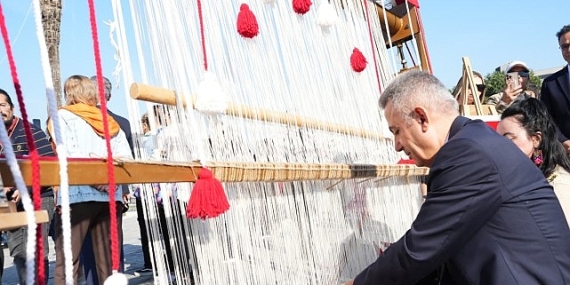 Cumhuriyetimizin 102. Yılı İzmir’de Coşkuyla Kutlanıyor