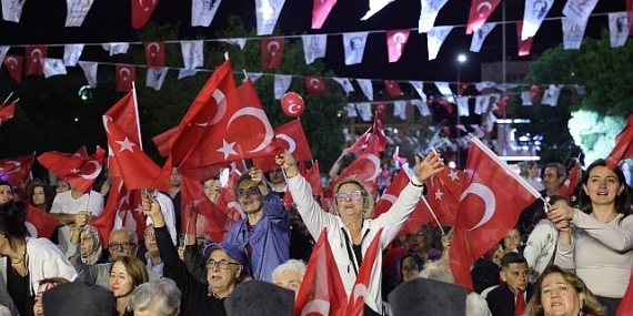 Cumhuriyet’in 102. Yılı Bayraklı’da Coşkuyla Kutlandı