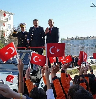 cumhuriyetin-102-yili-golcukte-torenle-kutladi.jpg