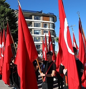 edremitte-cumhuriyetin-102-yili-coskuyla-kutlandi.jpg