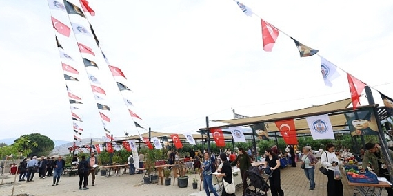 Efes Tarlası Yaşam Köyü’nde Üretici Pazarı açıldı