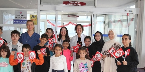 EÜ Diş Hekimliği Fakültesi, çocuklarla Cumhuriyet coşkusunu paylaştı