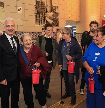 iettden-dunya-yaslilar-gununde-anlamli-ziyaret.jpg