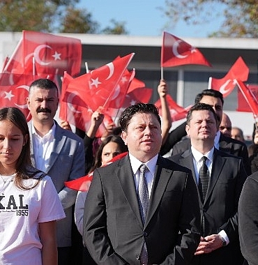 kadikoyde-29-ekim-kutlamalari-mesale-yakma-toreni-ile-basladi.jpg