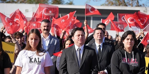 Kadıköy’de, 29 Ekim Kutlamaları Meşale Yakma Töreni ile Başladı