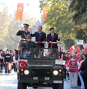kadikoyde-cumhuriyet-yuruyusu-oncesi-renkli-goruntuler.jpg