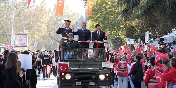 Kadıköy’de Cumhuriyet Yürüyüşü Öncesi Renkli Görüntüler
