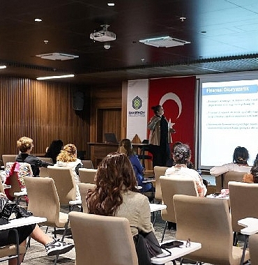 kadin-isi-girisim-kadinlarin-girisim-yolculuguna-guclu-bir-destek-sunmaya-devam-ediyor.jpg