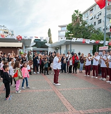 karsiyakada-7den-77ye-cumhuriyet-coskusu.jpg