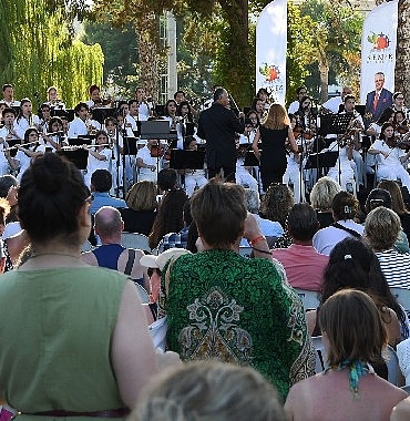 kemerde-sokak-hayvanlari-yararina-ucuncu-konser.jpg